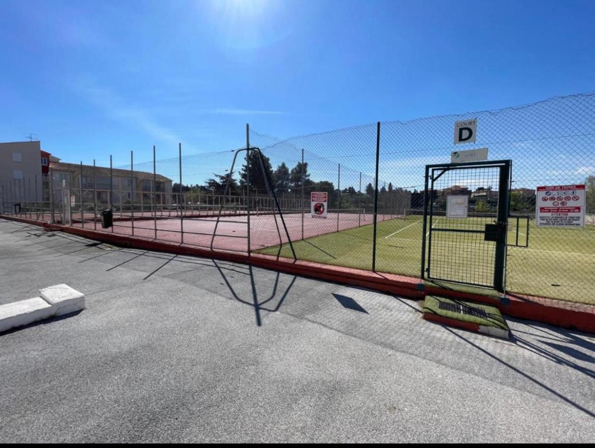 Studio Dans Residence, Piscine Lagon, Tennis Et Aire De Jeux Frejus Luaran gambar
