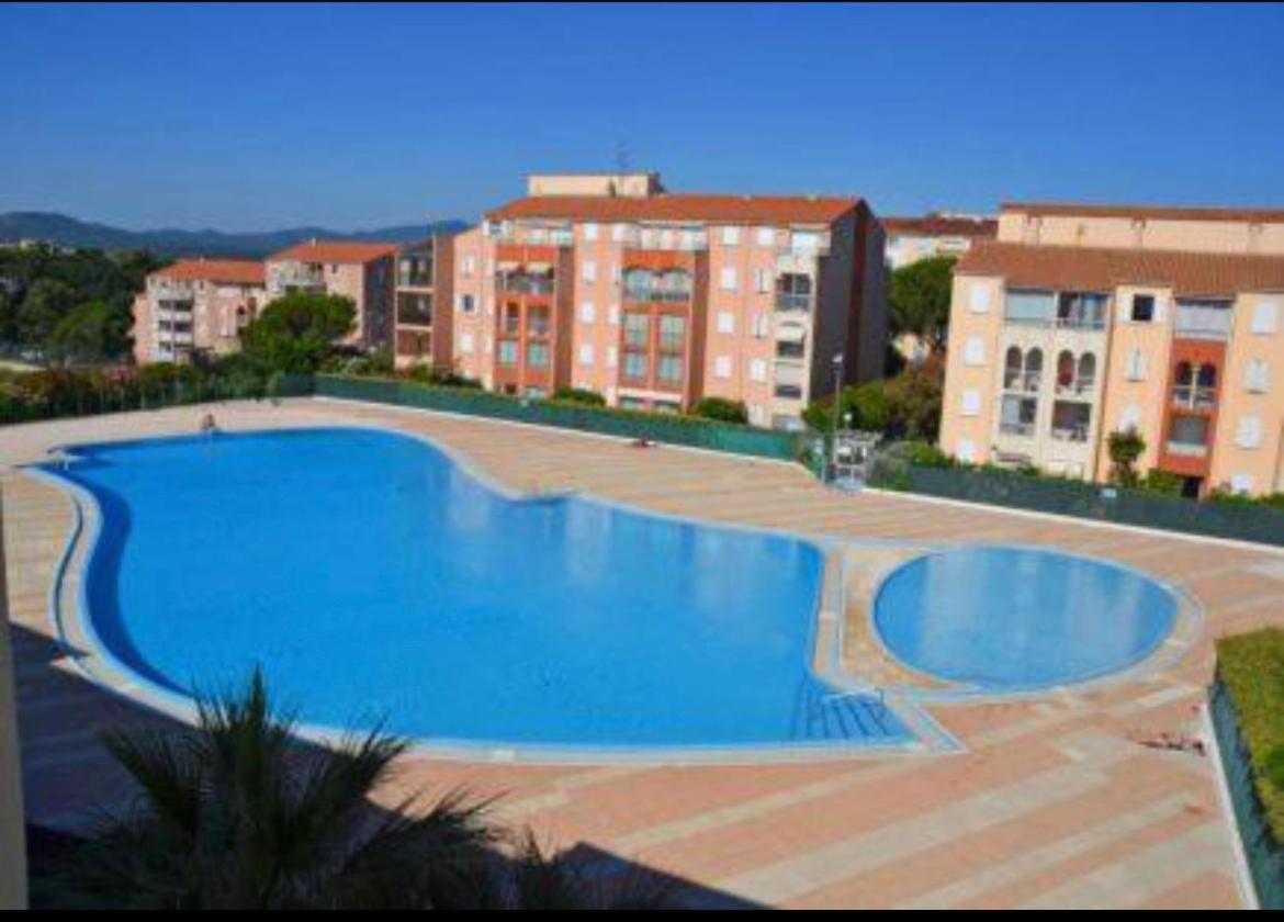 Studio Dans Residence, Piscine Lagon, Tennis Et Aire De Jeux Frejus Luaran gambar