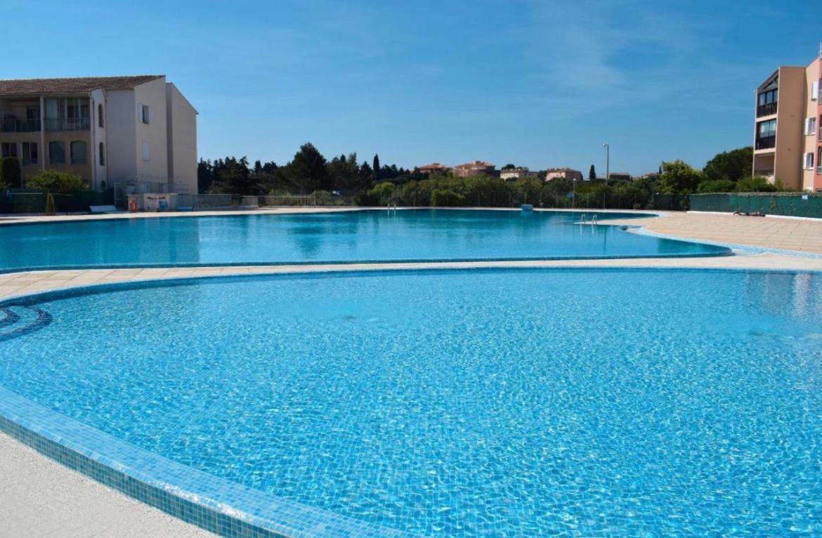 Studio Dans Residence, Piscine Lagon, Tennis Et Aire De Jeux Frejus Luaran gambar