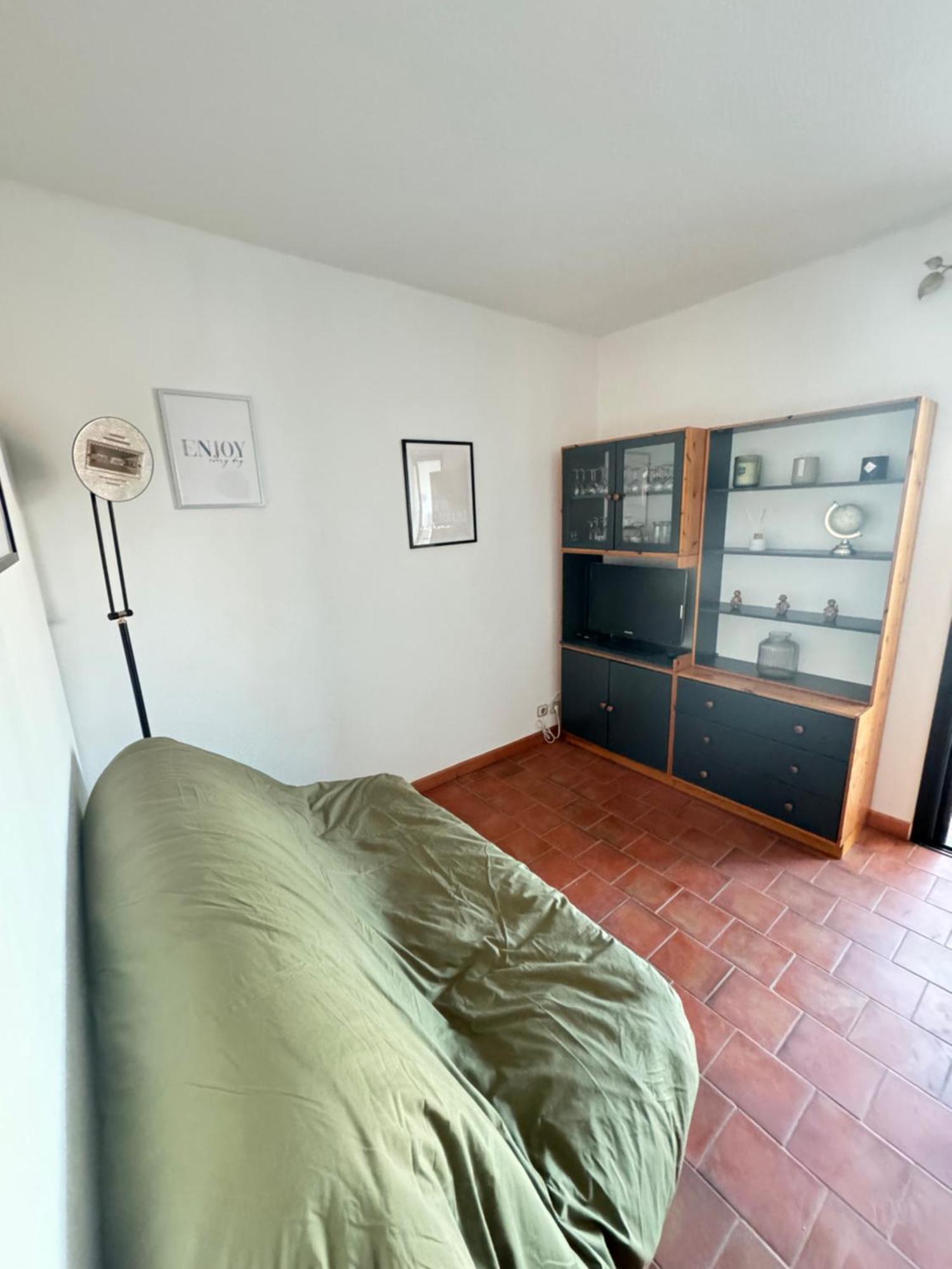Studio Dans Residence, Piscine Lagon, Tennis Et Aire De Jeux Frejus Luaran gambar